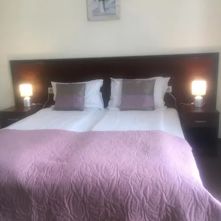 Molo Guest house *