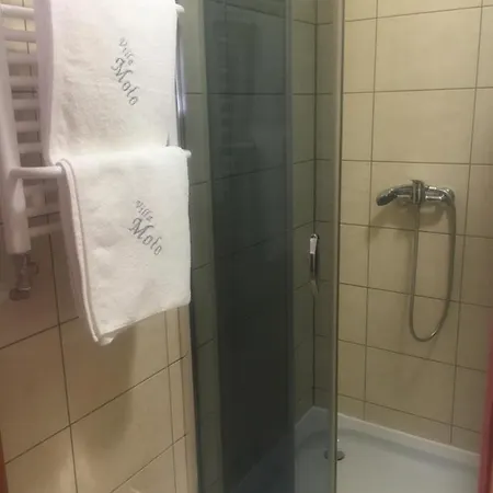Molo בית הארחה *